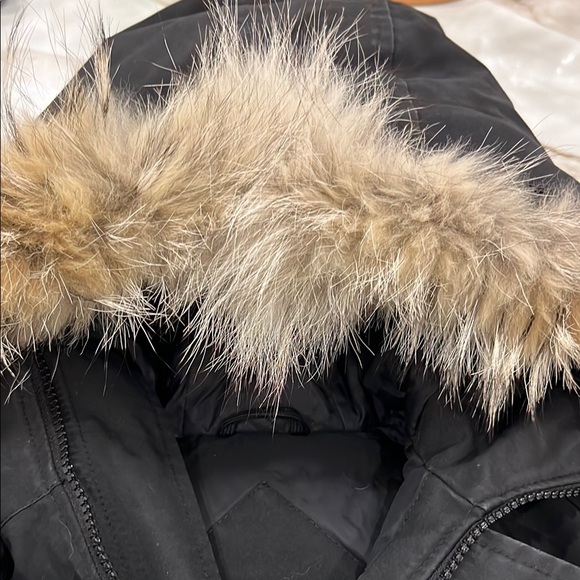 Canada Goose Black Kids Jacket with fur trim in very good gently worn condition - Picture 12 of 16